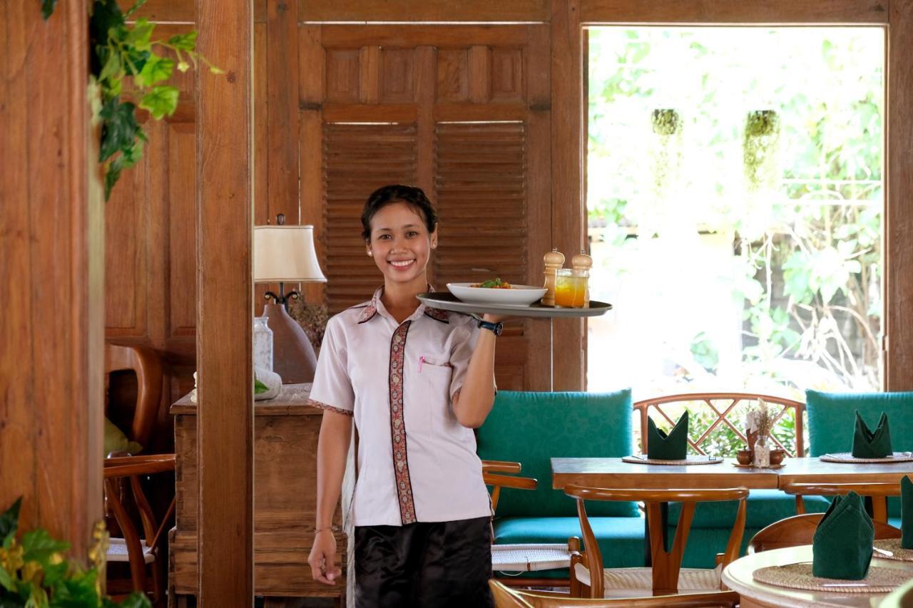 Hotel Kashantee Village